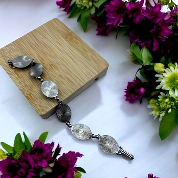 VINTAGE SILVERTONE BRACELET WITH FAUX CABOCHON - Picture 3 of 3